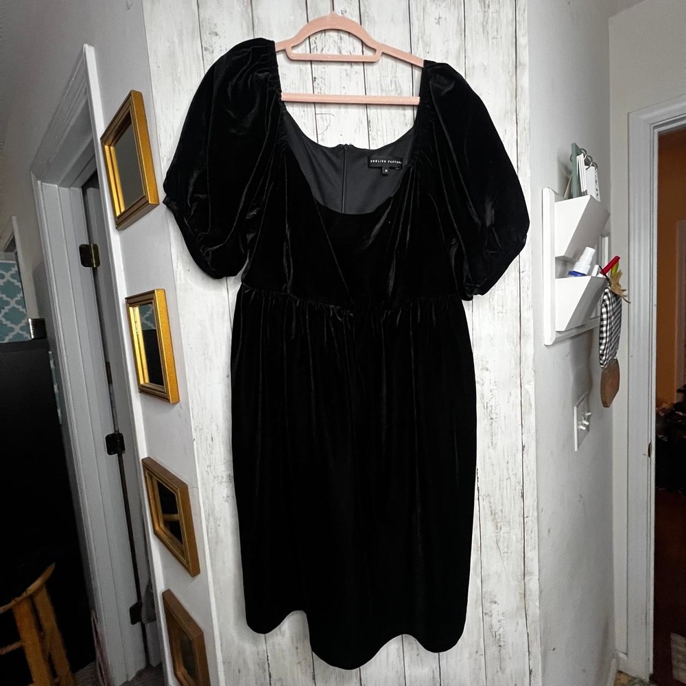 English Factory 1x black crushed velvet dress
